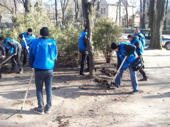 Сегодня политэлита Одессы усердно высаживала деревья