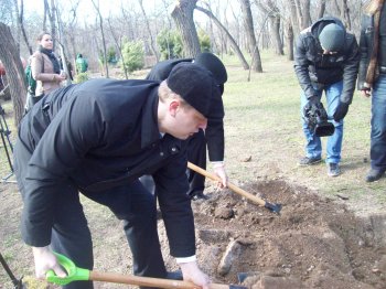 Сегодня политэлита Одессы усердно высаживала деревья