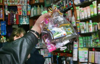 Привоз накануне 8 марта: «метут» все (фото)