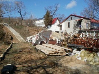 На одесском пляже застопорили незаконную стройку