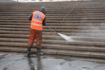 Власти стали мыть Потемкинскую лестницу только после «Солнечного удара»