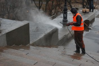 Власти стали мыть Потемкинскую лестницу только после «Солнечного удара»