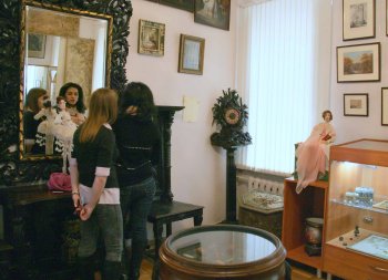 В Одессе на улице Польской поселились куклы (фото)