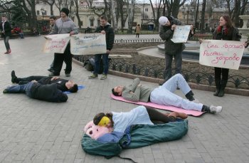 В одесском Горсаду наблюдалось массовое засыпание (фото)