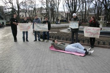 В одесском Горсаду наблюдалось массовое засыпание (фото)