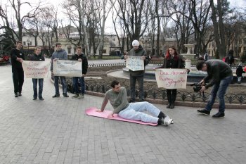 В одесском Горсаду наблюдалось массовое засыпание (фото)
