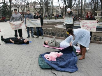 В одесском Горсаду наблюдалось массовое засыпание (фото)