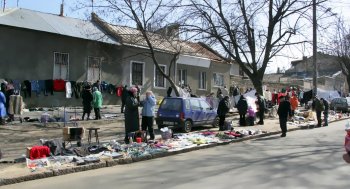 На большой одесской барахолке обнаружены пуговицы царской эпохи (фото)