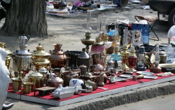 На большой одесской барахолке обнаружены пуговицы царской эпохи (фото)