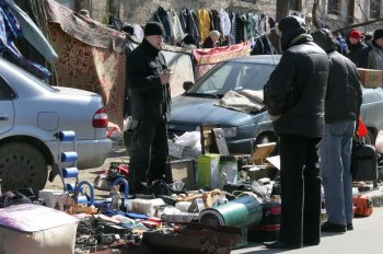 На большой одесской барахолке обнаружены пуговицы царской эпохи (фото)