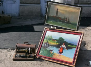 На большой одесской барахолке обнаружены пуговицы царской эпохи (фото)