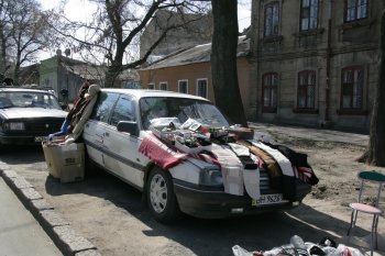 На большой одесской барахолке обнаружены пуговицы царской эпохи (фото)