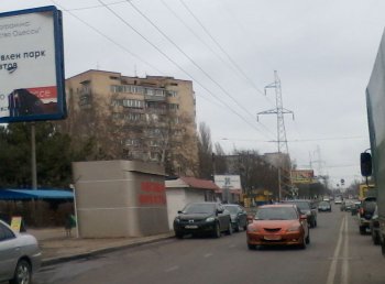 За ночь на углу Космонавтов и Филатова чудесным образом появилась новая будка