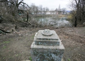 Ужасы нашего городка: Одесский пруд - рекордсмен по мусору и жутким запахам