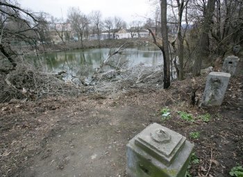 Ужасы нашего городка: Одесский пруд - рекордсмен по мусору и жутким запахам
