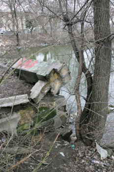 Ужасы нашего городка: Одесский пруд - рекордсмен по мусору и жутким запахам