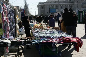 Одесскую Привокзальную площадь превратили в барахолку