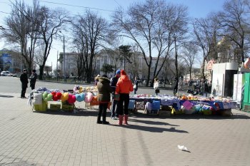 Одесскую Привокзальную площадь превратили в барахолку