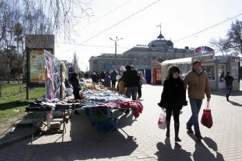 Одесскую Привокзальную площадь превратили в барахолку