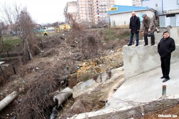 "Молодая гвардия" и пляжи Крыжановки утопают в канализационных стоках