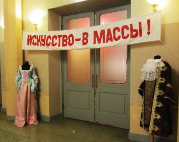 "Мама на Привозе, но мама все видит!" - в Украинском театре отметили профессиональный праздник