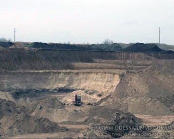 Незаконный песчаный карьер обнаружили правоохранители Одесской области