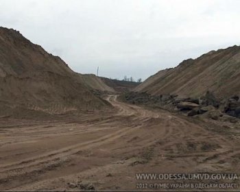 Незаконный песчаный карьер обнаружили правоохранители Одесской области
