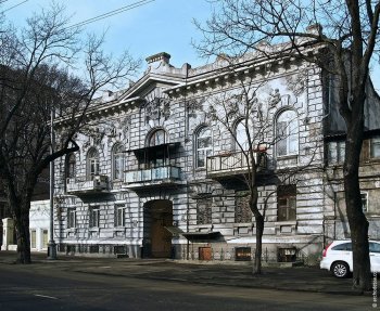 В центре Одессы на глазах у прохожих умирает 100-летний «старец»