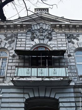 В центре Одессы на глазах у прохожих умирает 100-летний «старец»