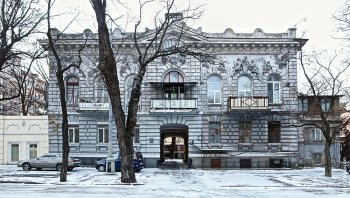 В центре Одессы на глазах у прохожих умирает 100-летний «старец»