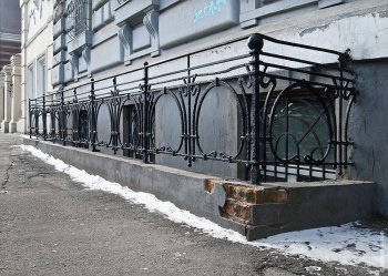 В центре Одессы на глазах у прохожих умирает 100-летний «старец»
