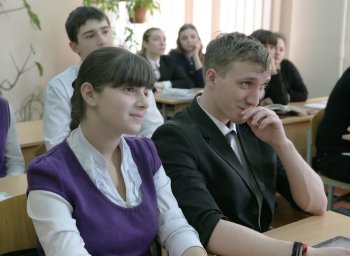 Одесские школьники узнали, кому таможня дает добро (фото)
