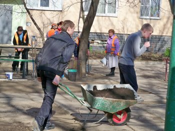 Чисто, все-таки там, где убирают