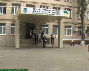 Одной из старейших школ Суворовского района №44 помогут с ремонтом столовой