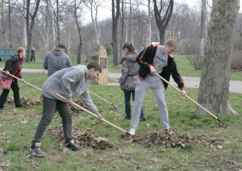 Накануне Благовещения одесситы убирают город