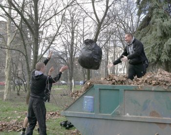 Накануне Благовещения одесситы убирают город