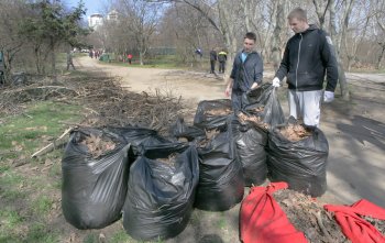 Накануне Благовещения одесситы убирают город