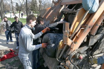 Накануне Благовещения одесситы убирают город
