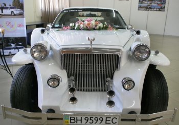 На морвокзале началась массовая свадьба (фото)