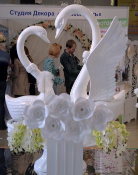 На морвокзале началась массовая свадьба (фото)
