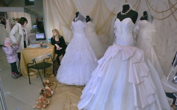 На морвокзале началась массовая свадьба (фото)