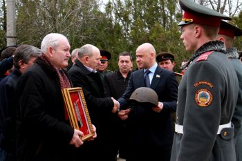 Геннадий Труханов: Нельзя забывать, что война - это ужас, смерть и горе