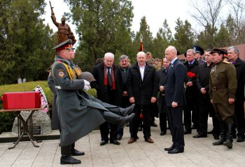 Геннадий Труханов: Нельзя забывать, что война - это ужас, смерть и горе
