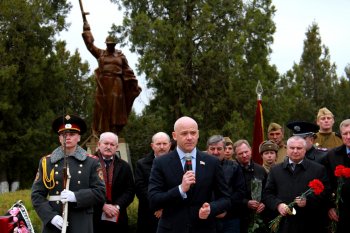 Геннадий Труханов: Нельзя забывать, что война - это ужас, смерть и горе