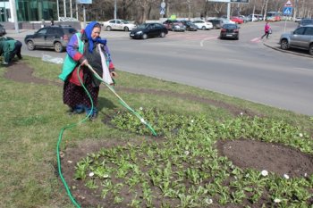 Ко Дню освобождения Одессы на площади 10-го Апреля высаживают тысячи весенних цветов