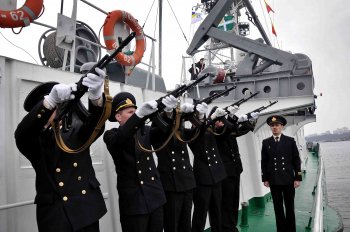 Пограничники совместно с ветеранами вышли в море и почтили память погибших во время освобождения Одессы
