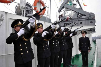 Пограничники совместно с ветеранами вышли в море и почтили память погибших во время освобождения Одессы