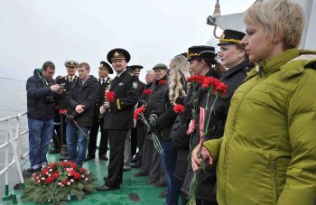 Пограничники совместно с ветеранами вышли в море и почтили память погибших во время освобождения Одессы