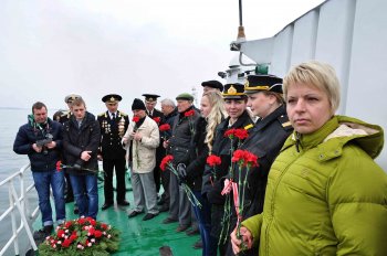 Пограничники совместно с ветеранами вышли в море и почтили память погибших во время освобождения Одессы