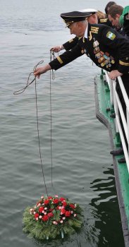 Пограничники совместно с ветеранами вышли в море и почтили память погибших во время освобождения Одессы